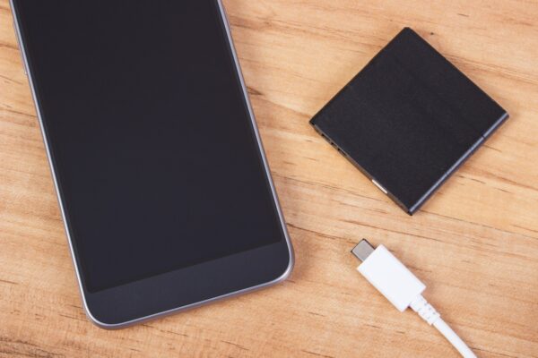 iphoneとチャージャーとバッテリー・電池