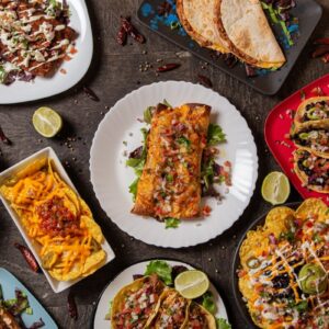 たくさんの並べられたメキシコ料理