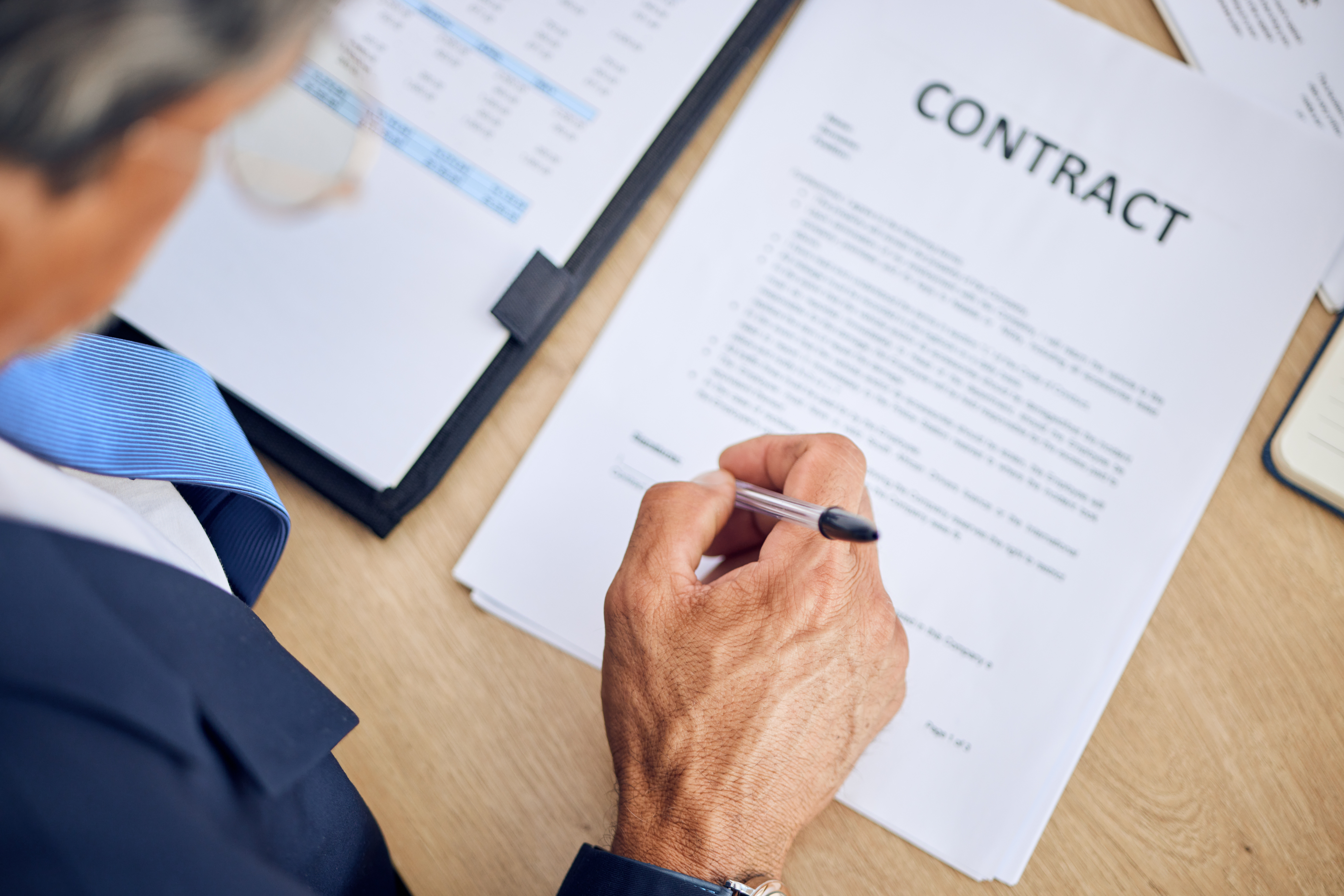 Business MAのアメリカ投資サポートサービスで米系企業とのM&A売買契約を成功させた様子